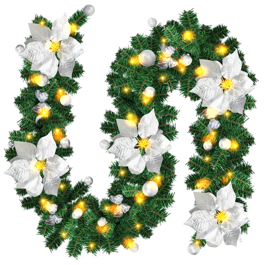 SWANEW 2.7M Weihnachtsgirlande, Künstlich Tannengirlande mit Beleuchtung inkl.Deko, Batteriebetrieben mit 50 LEDs Warmweiß, Weihnachtskranz Weihnachtsdeko Girlande